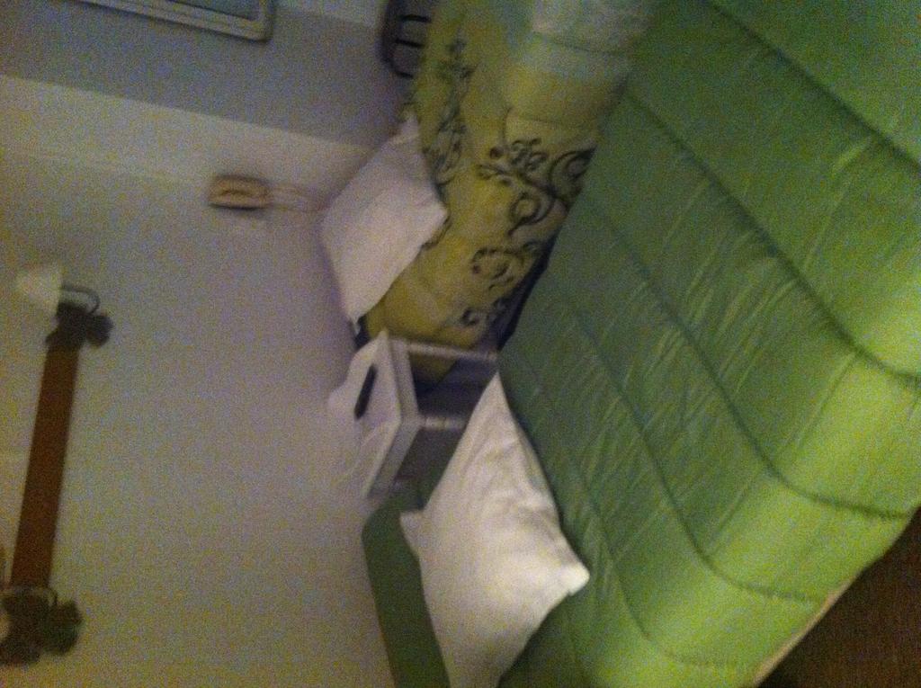 Le Monopole Hotel Reims Kamer foto