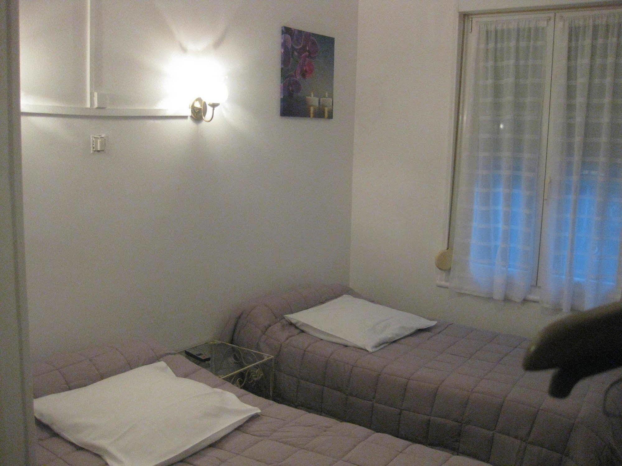 Le Monopole Hotel Reims Buitenkant foto